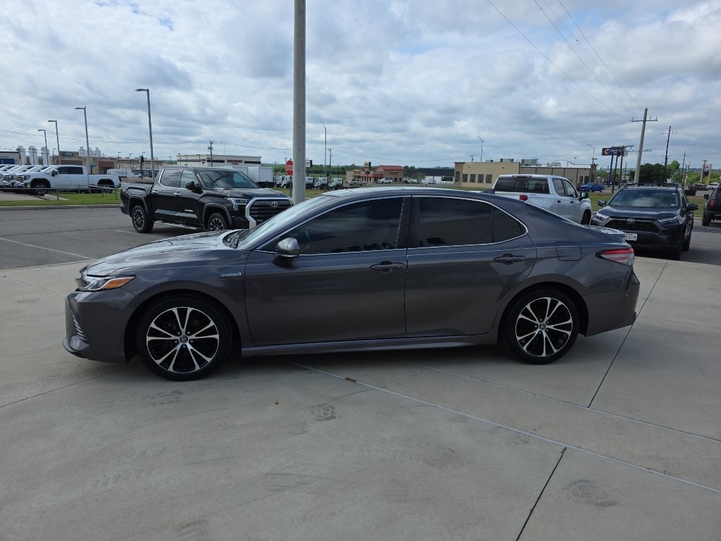 2019 Toyota Camry Hybrid SE
