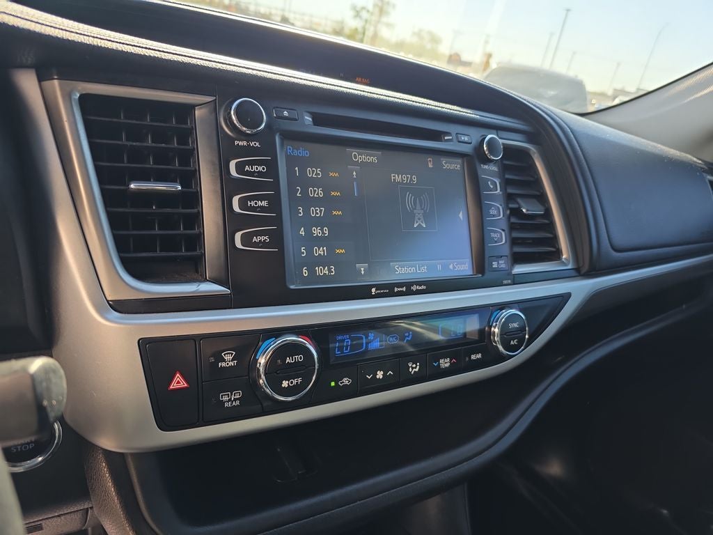 2017 Toyota Highlander SE