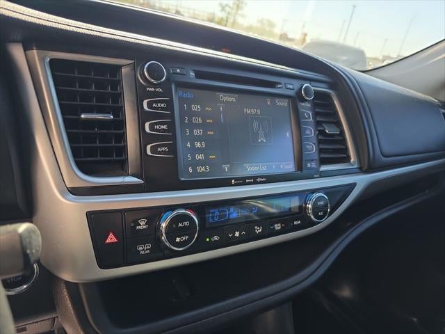 2017 Toyota Highlander SE