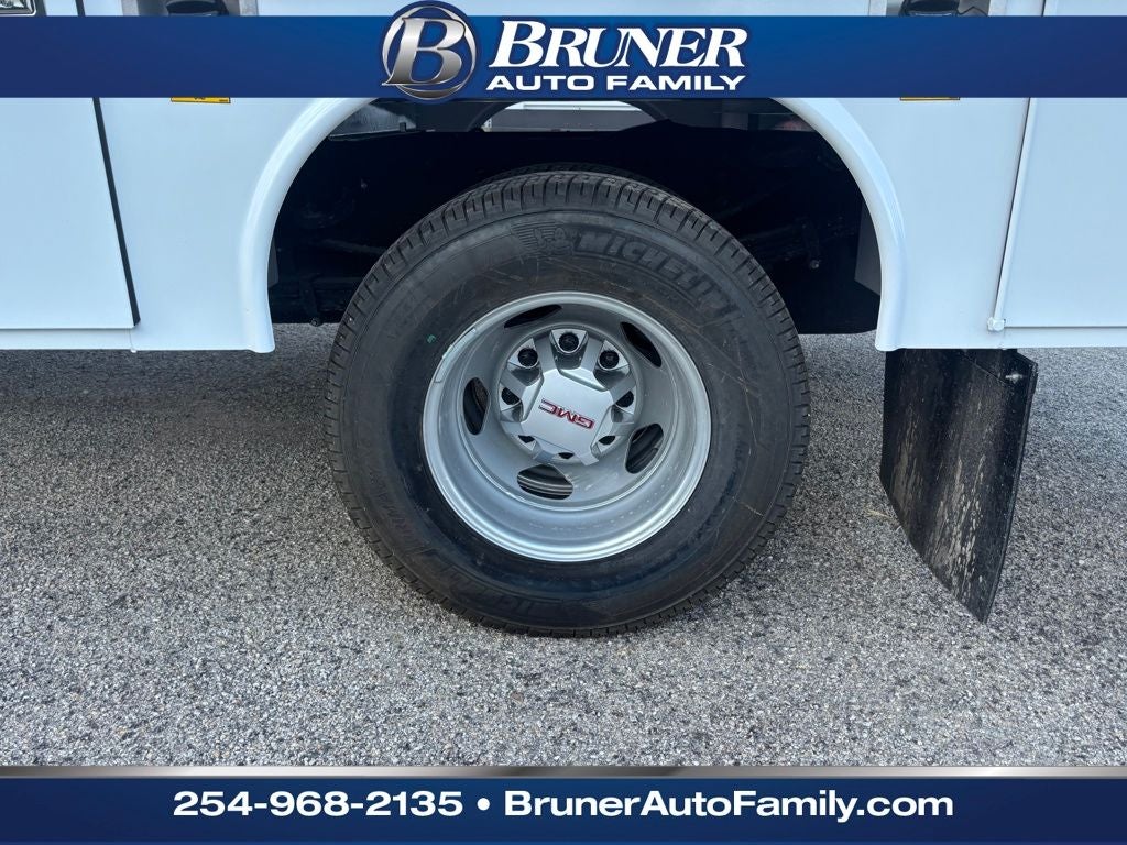 2025 GMC Sierra 3500 HD Chassis Cab Pro