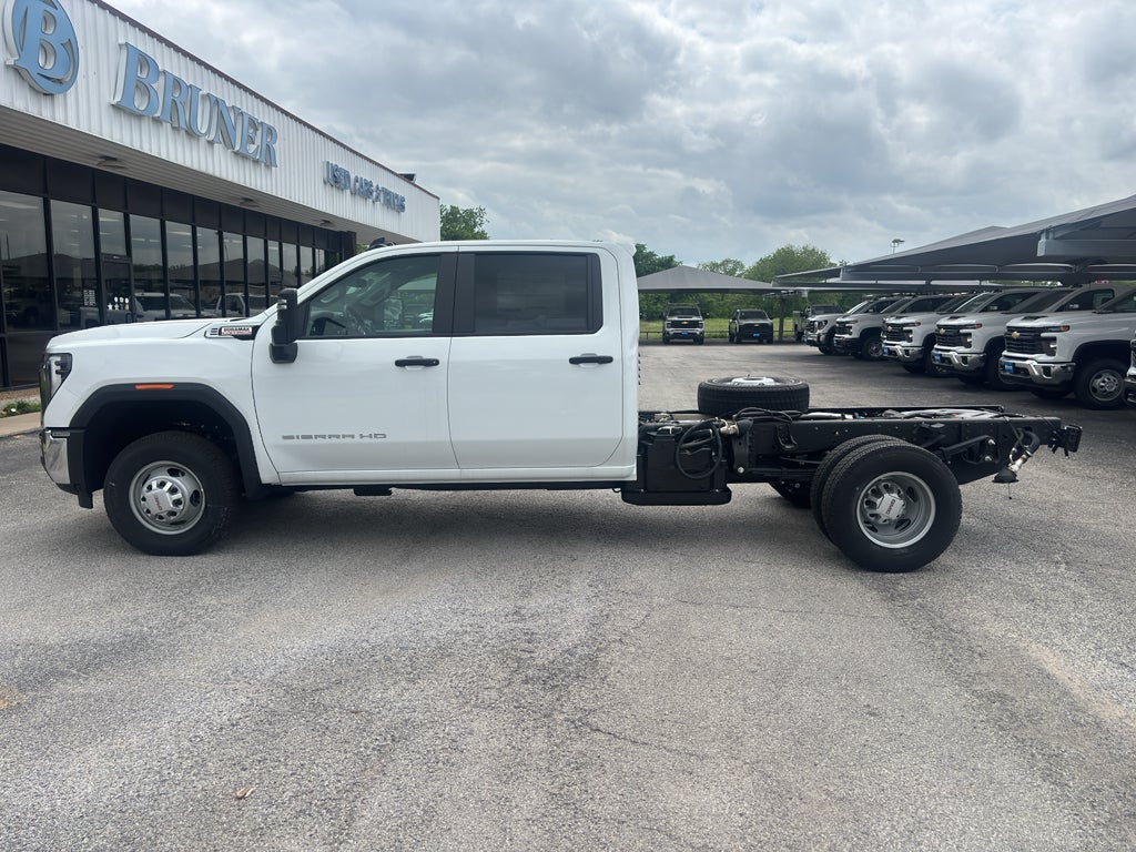 2025 GMC Sierra 3500 HD Chassis Cab Pro