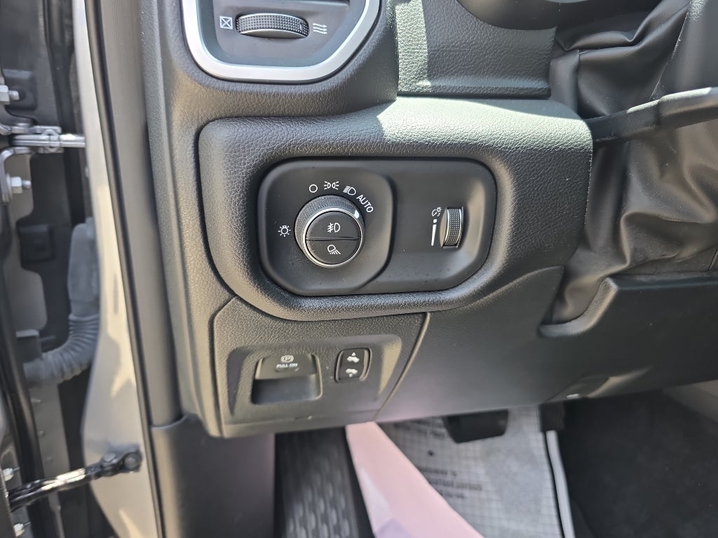 2025 RAM 1500 Lone Star Quad Cab 4x2 6'4" Box