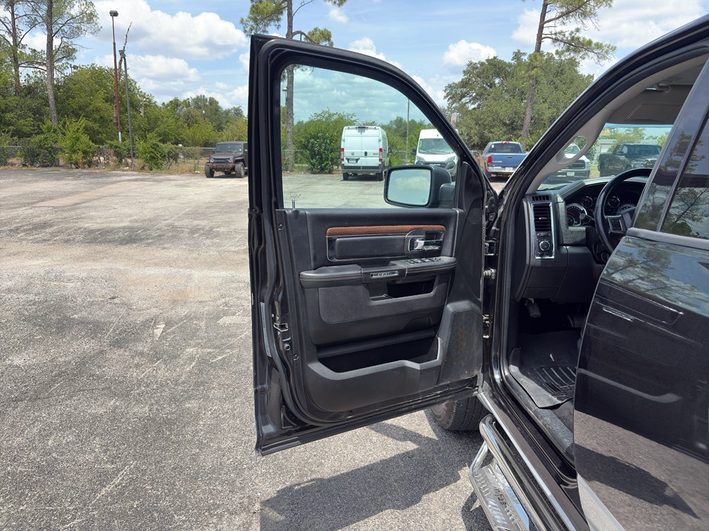 2018 RAM 1500 Laramie Crew Cab 4x4 5'7' Box