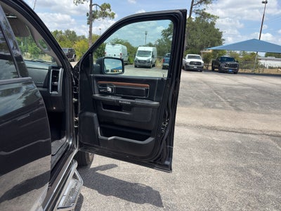 2018 RAM 1500 Laramie Crew Cab 4x4 5'7' Box