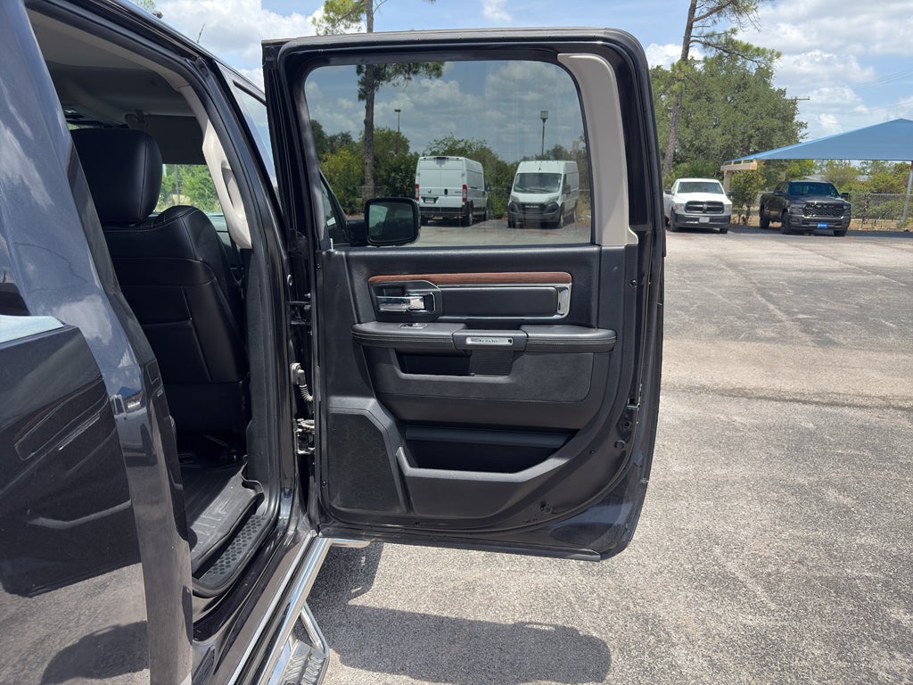 2018 RAM 1500 Laramie Crew Cab 4x4 5'7' Box