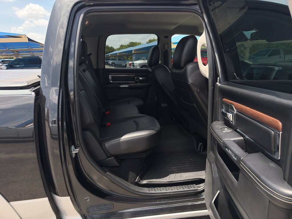 2018 RAM 1500 Laramie Crew Cab 4x4 5'7' Box
