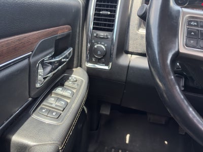 2018 RAM 1500 Laramie Crew Cab 4x4 5'7' Box