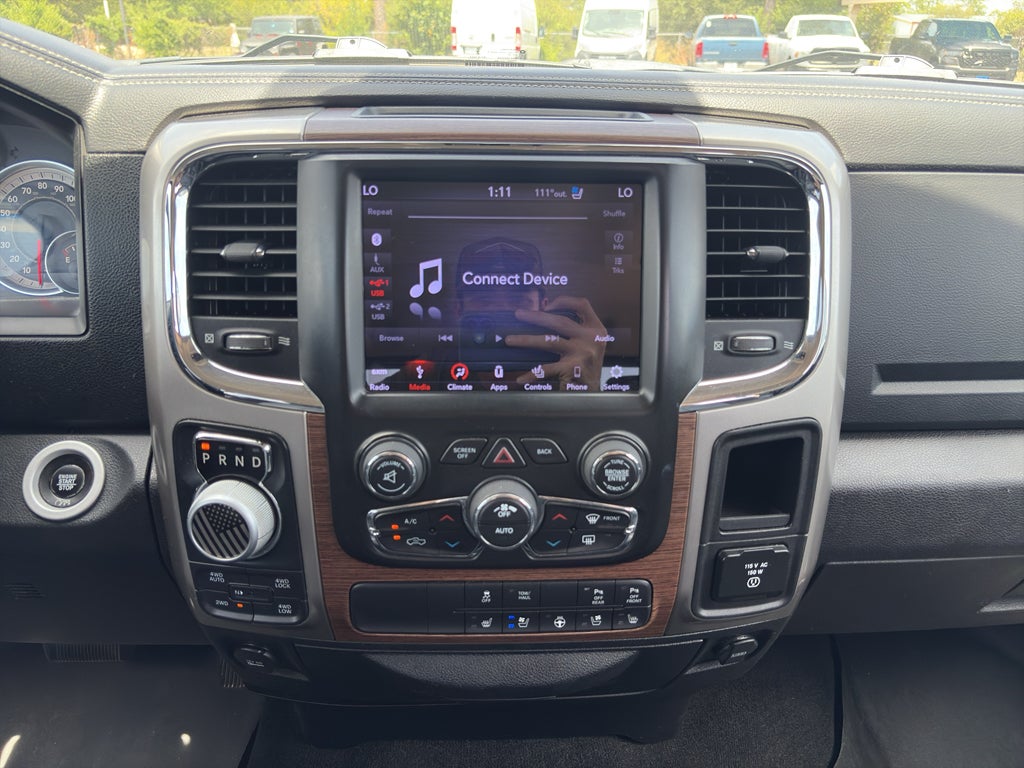 2018 RAM 1500 Laramie Crew Cab 4x4 5'7' Box