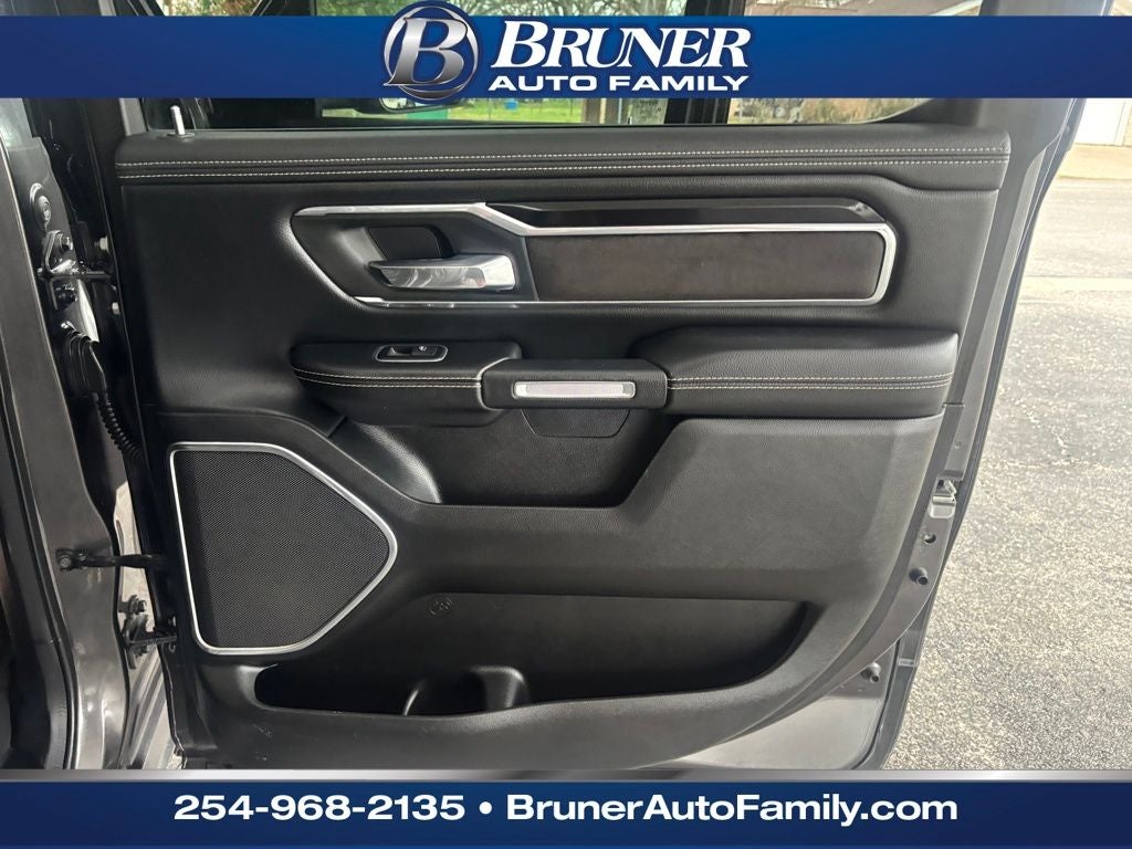 2022 RAM 1500 Laramie Crew Cab 4x2 5'7' Box