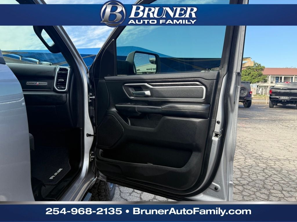 2020 RAM 1500 Lone Star Crew Cab 4x4 5'7' Box