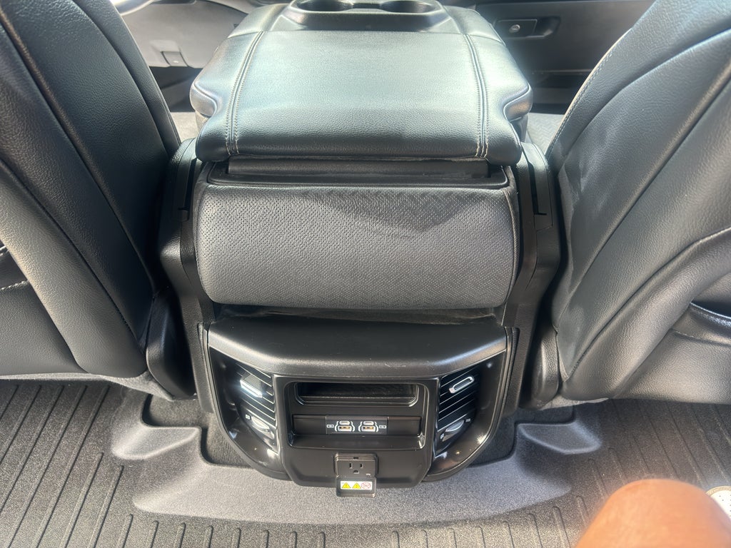2022 RAM 1500 Laramie Crew Cab 4x4 5'7' Box