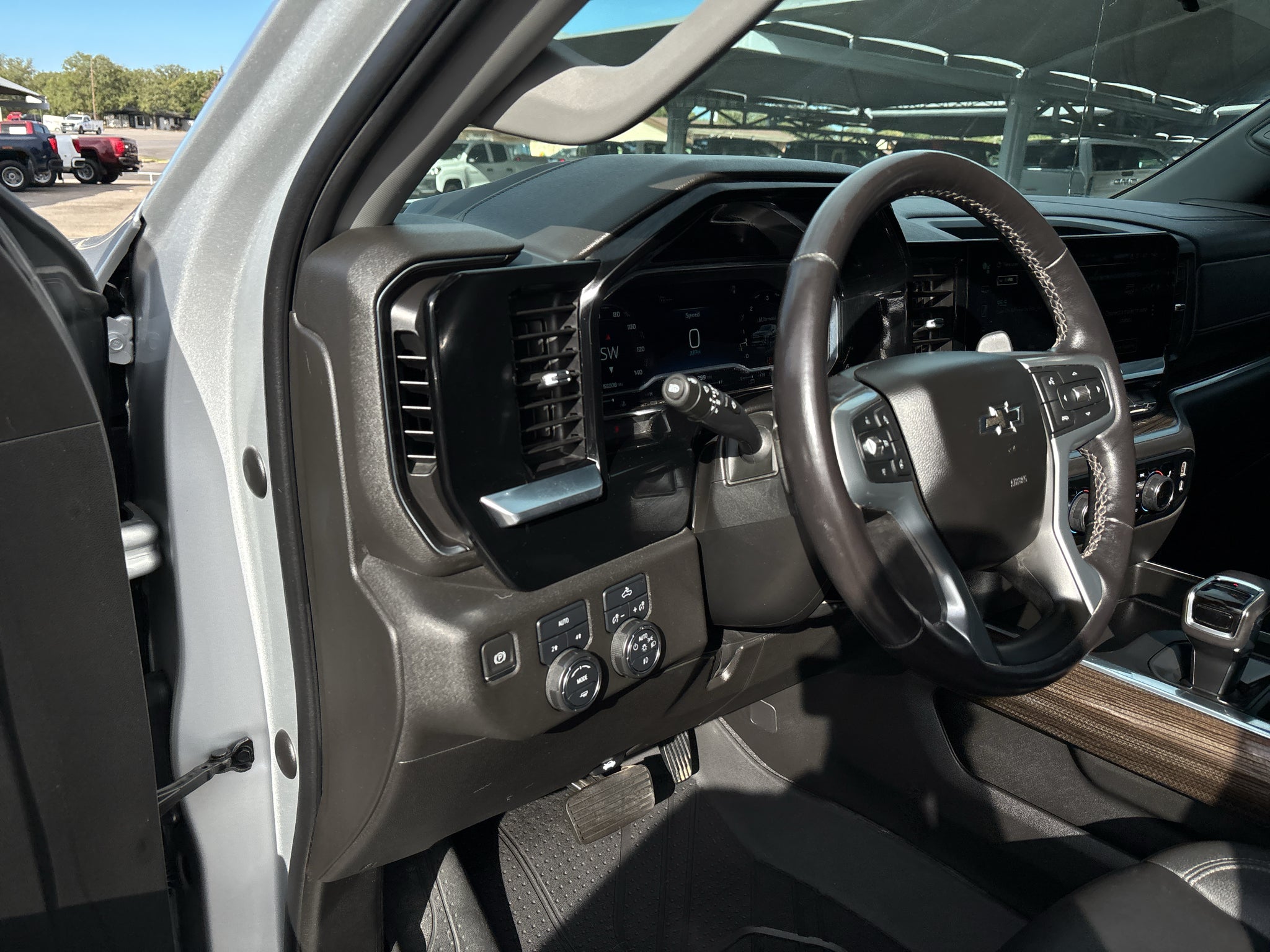 2022 Chevrolet Silverado 1500 4WD Crew Cab Short Bed RST