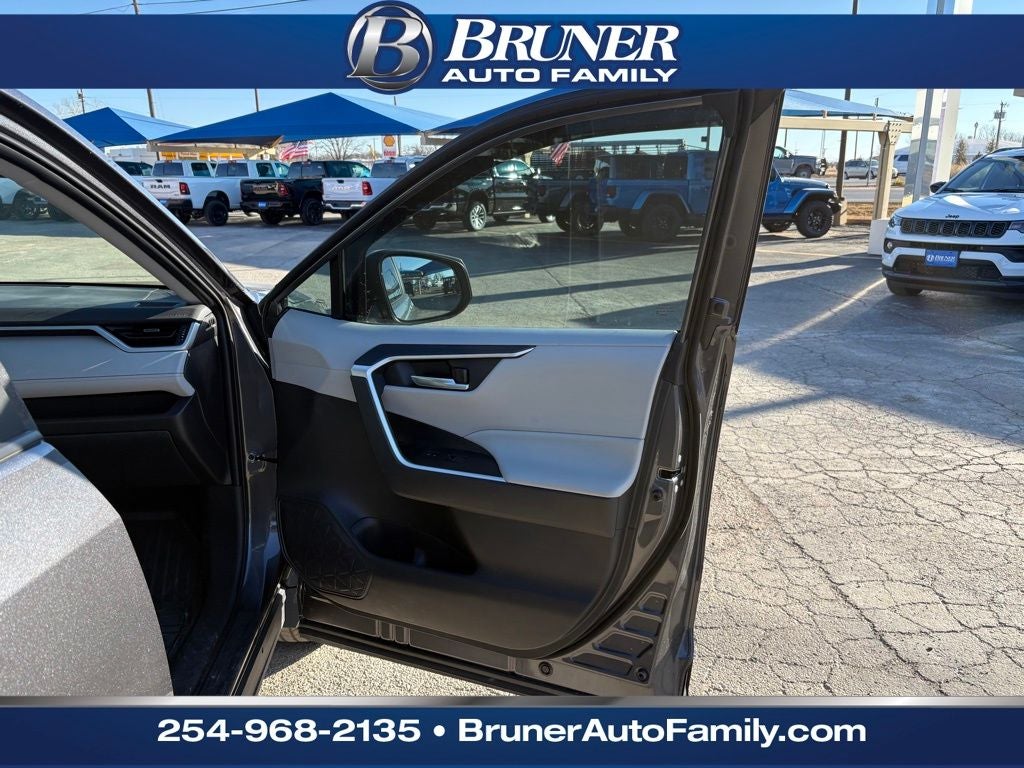 2025 Toyota RAV4 XLE Premium