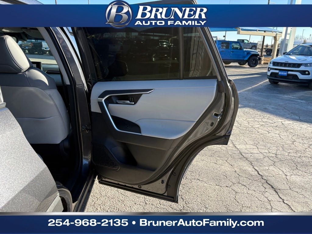 2025 Toyota RAV4 XLE Premium