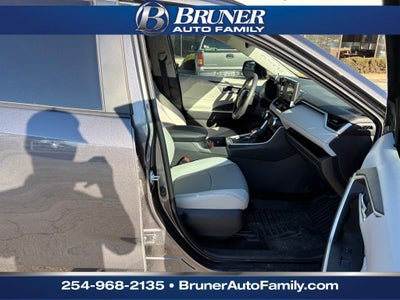 2025 Toyota RAV4 XLE Premium