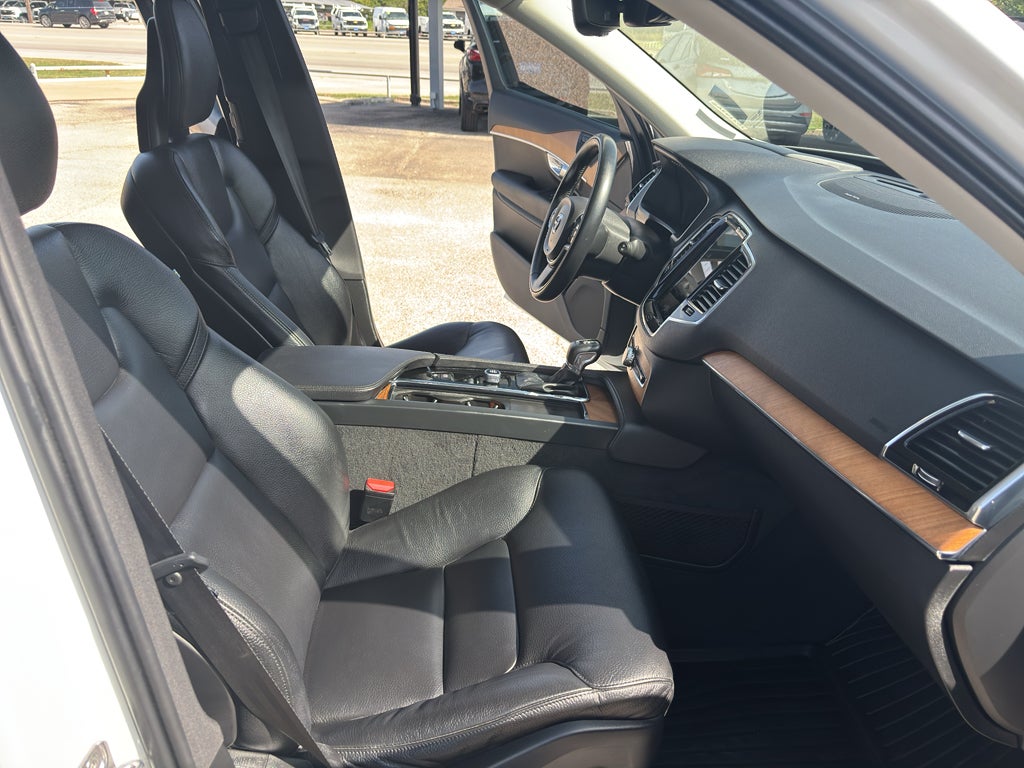 2021 Volvo XC90 T6 Momentum 6 Passenger
