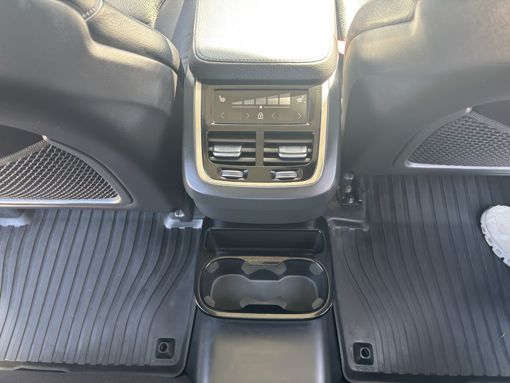2021 Volvo XC90 T6 Momentum 6 Passenger