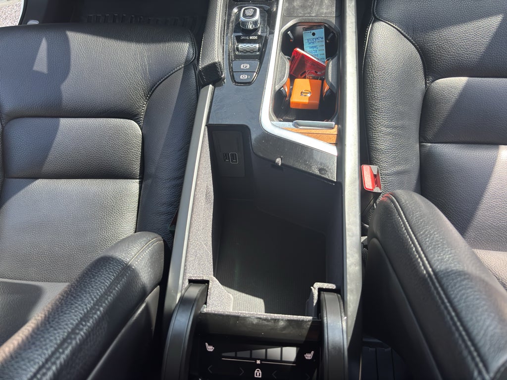 2021 Volvo XC90 T6 Momentum 6 Passenger